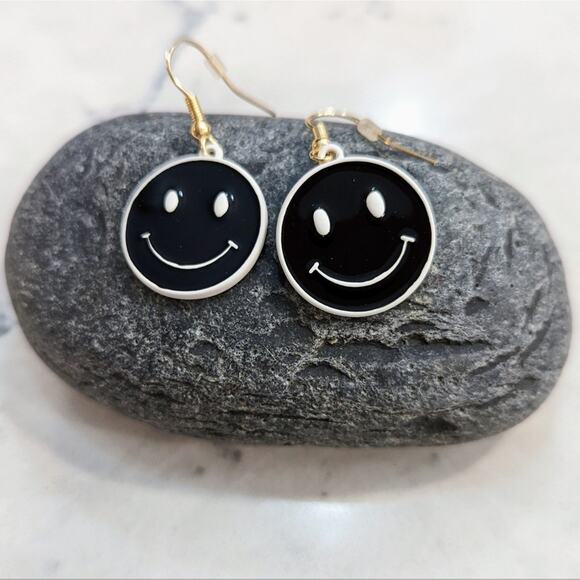 HAPPY FACE Black and White Hook Earrings Smile Have a Nice Day NEW - Picture 3 of 5